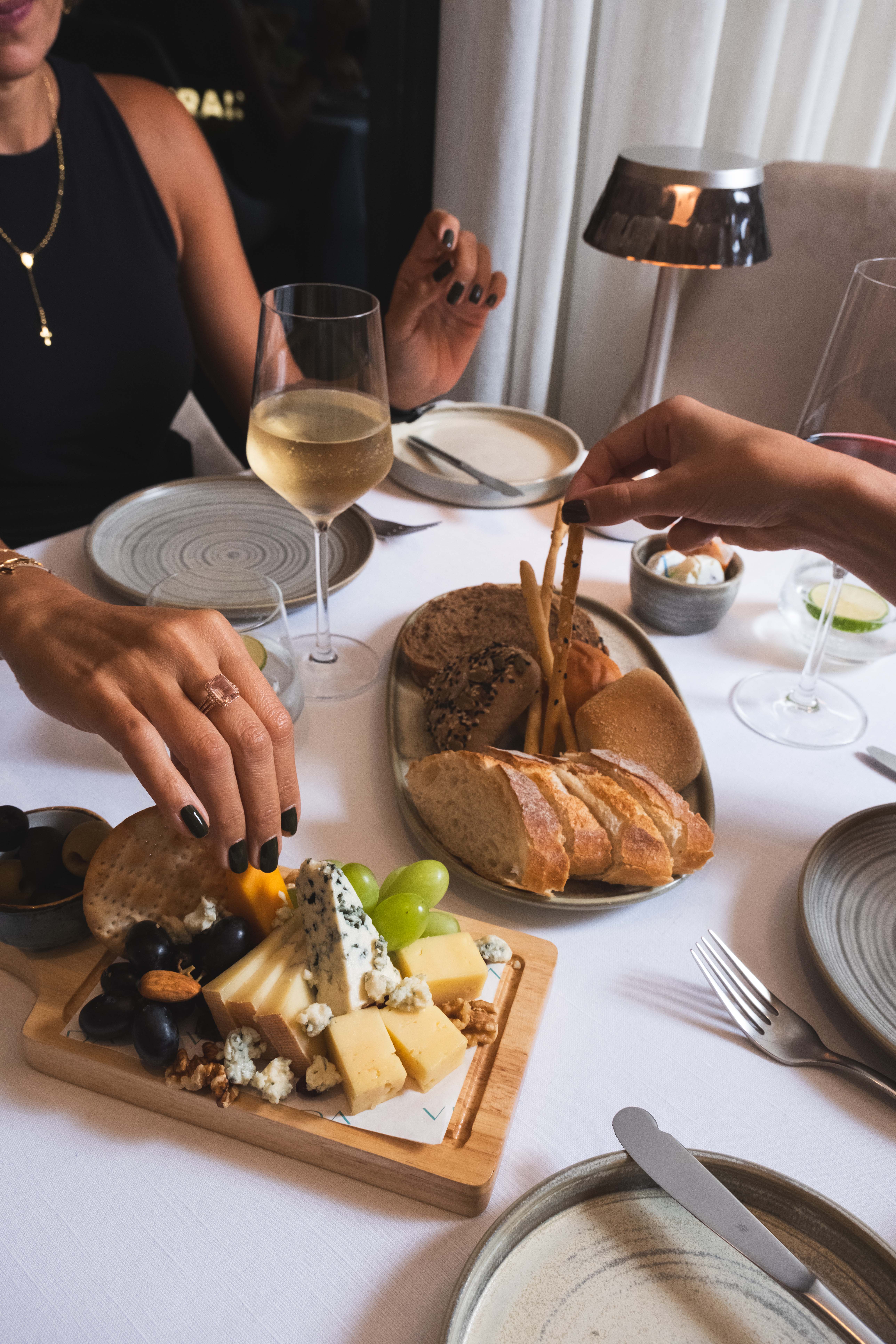 Aperitif a La Francaise_a